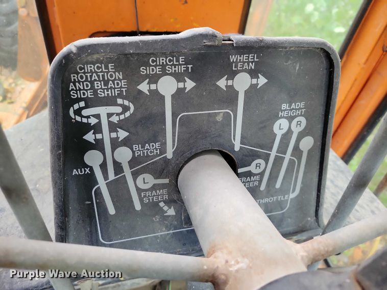 image for item NO9757 1978 John Deere 570A motor grader