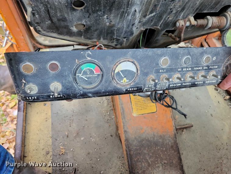 image for item NO9757 1978 John Deere 570A motor grader