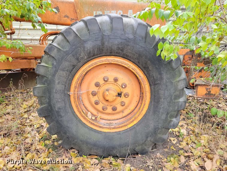 image for item NO9757 1978 John Deere 570A motor grader