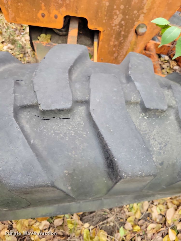 image for item NO9757 1978 John Deere 570A motor grader