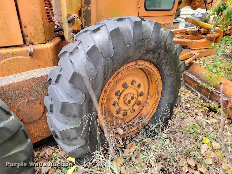 image for item NO9757 1978 John Deere 570A motor grader