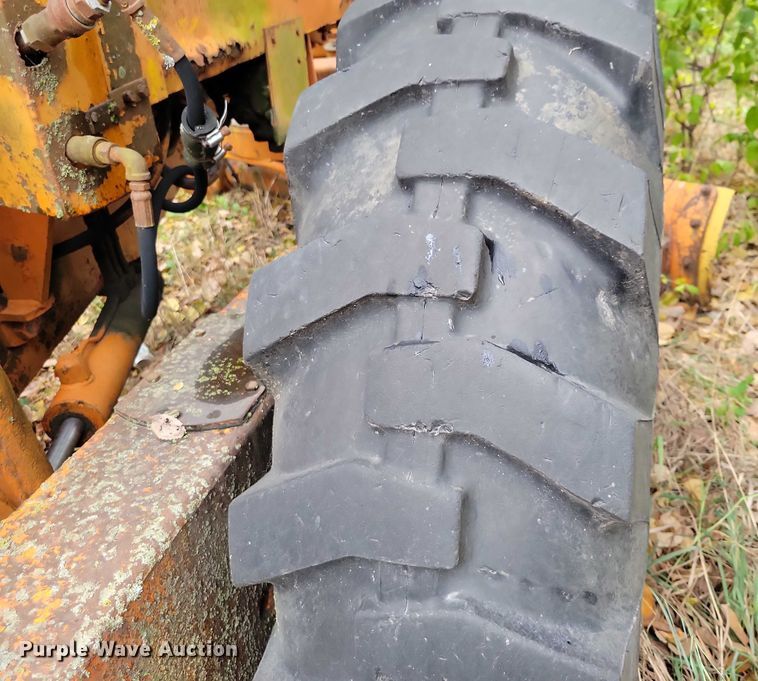 image for item NO9757 1978 John Deere 570A motor grader