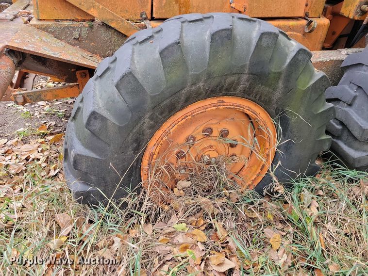 image for item NO9757 1978 John Deere 570A motor grader