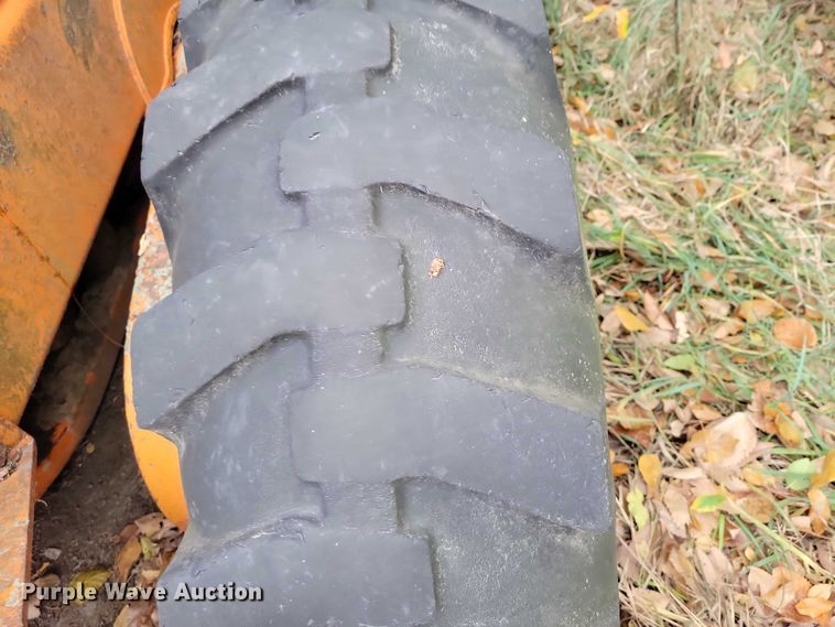 image for item NO9757 1978 John Deere 570A motor grader