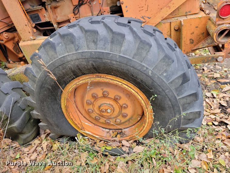 image for item NO9757 1978 John Deere 570A motor grader