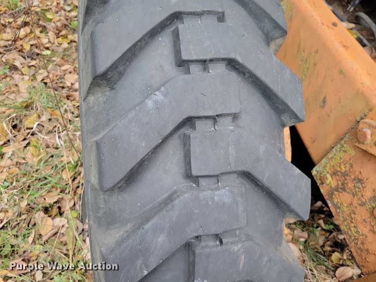 image for item NO9757 1978 John Deere 570A motor grader