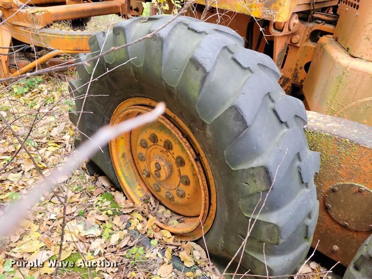 image for item NO9757 1978 John Deere 570A motor grader