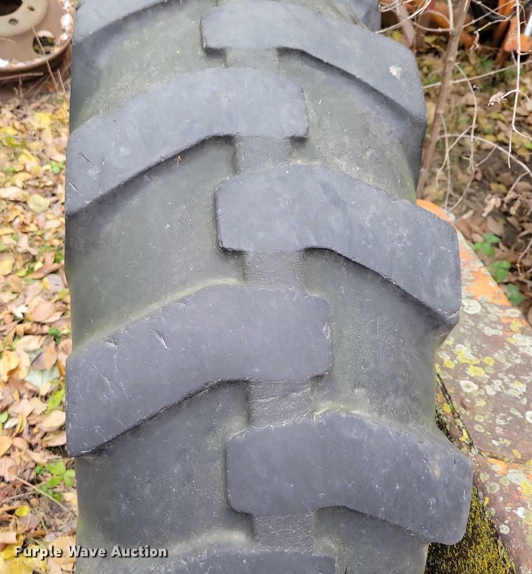 image for item NO9757 1978 John Deere 570A motor grader