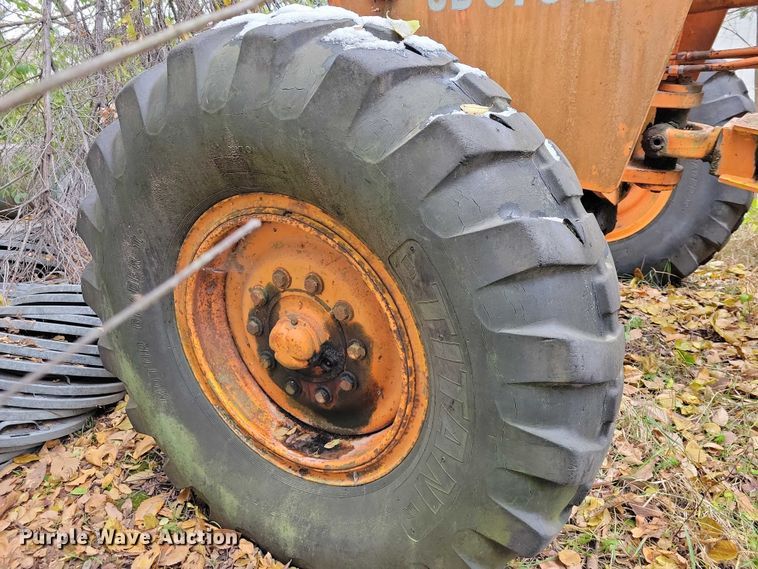 image for item NO9757 1978 John Deere 570A motor grader