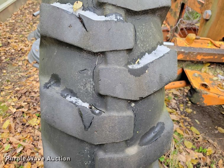 image for item NO9757 1978 John Deere 570A motor grader