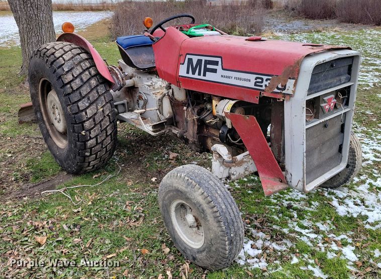 image for item NO9758 Massey Ferguson 230 tractor