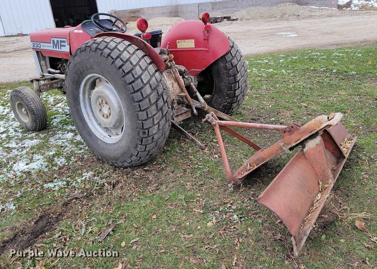 image for item NO9758 Massey Ferguson 230 tractor