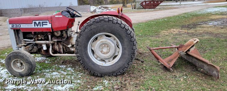 image for item NO9758 Massey Ferguson 230 tractor