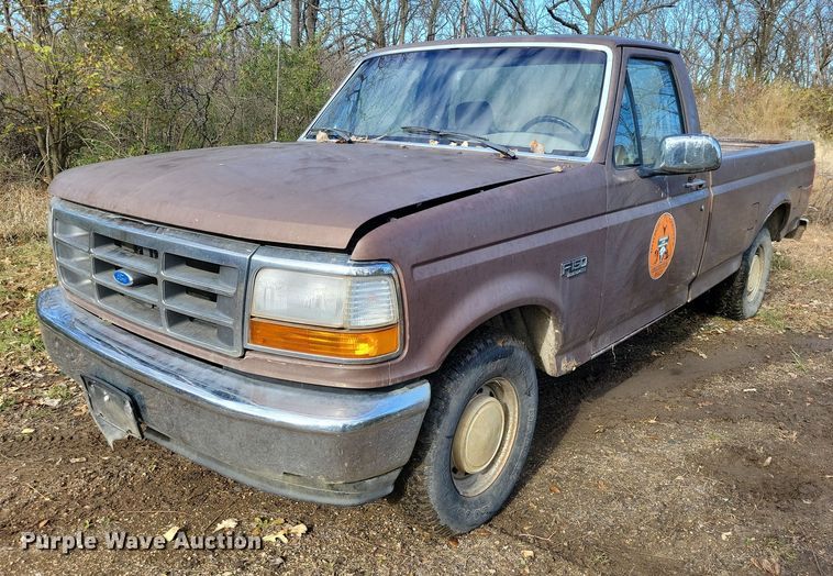 image for item NO9760 1992 Ford F150 pickup truck