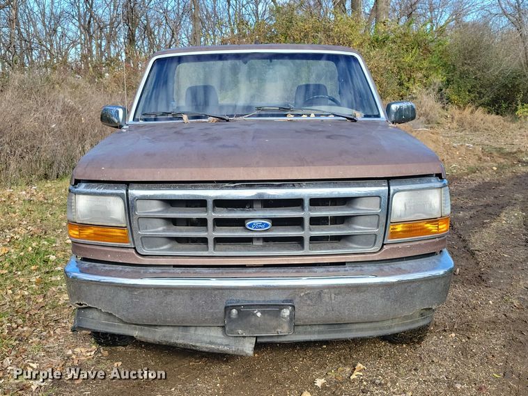 image for item NO9760 1992 Ford F150 pickup truck
