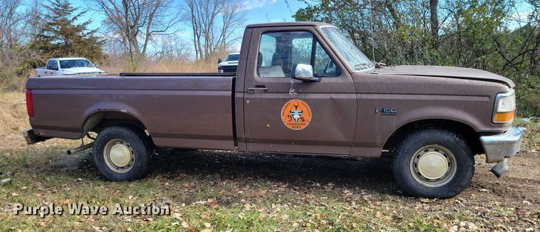 image for item NO9760 1992 Ford F150 pickup truck