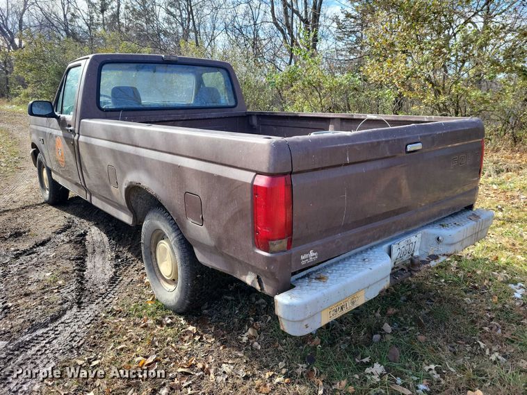 image for item NO9760 1992 Ford F150 pickup truck