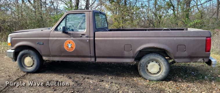 image for item NO9760 1992 Ford F150 pickup truck