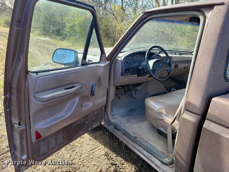 image for item NO9760 1992 Ford F150 pickup truck