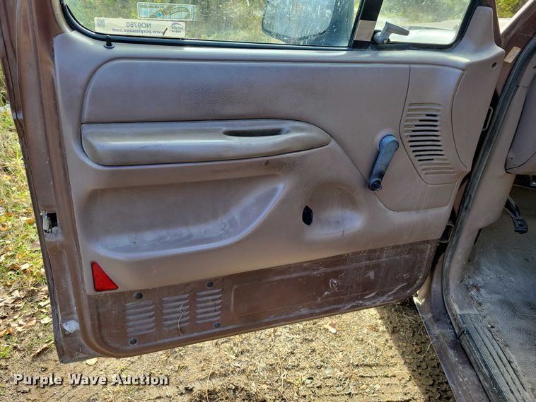 image for item NO9760 1992 Ford F150 pickup truck