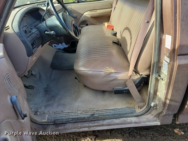 image for item NO9760 1992 Ford F150 pickup truck