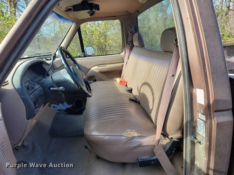 image for item NO9760 1992 Ford F150 pickup truck