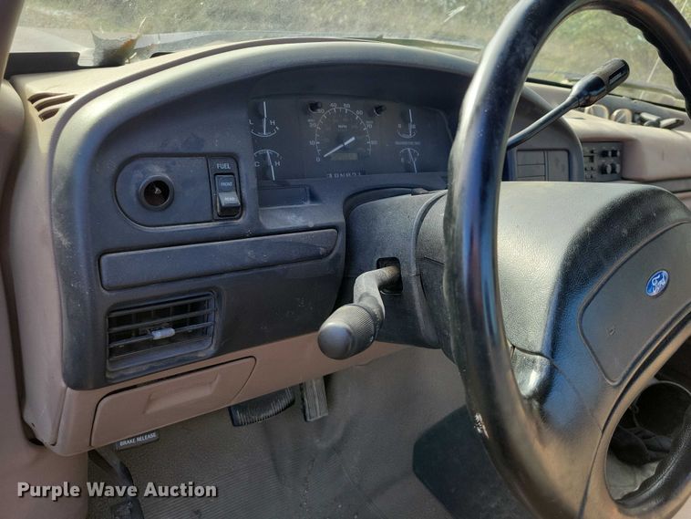 image for item NO9760 1992 Ford F150 pickup truck