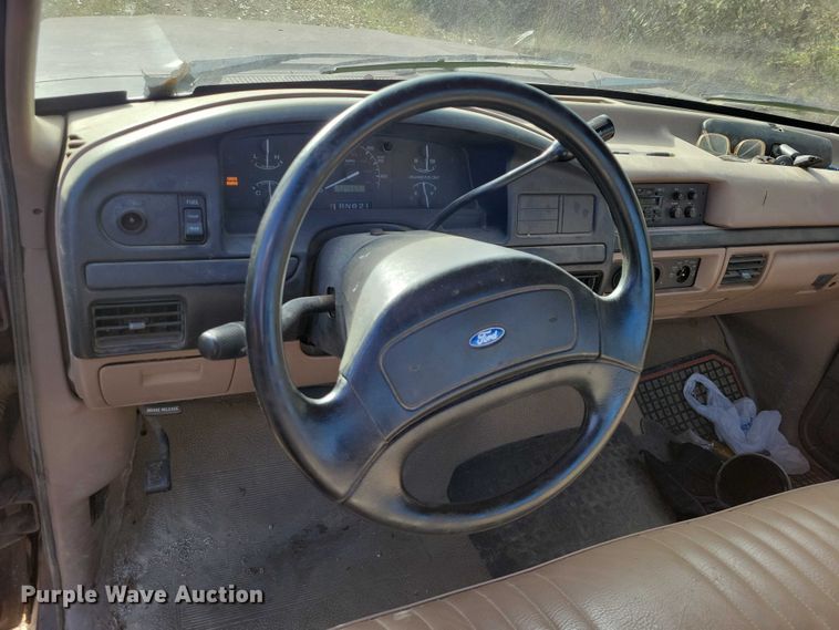 image for item NO9760 1992 Ford F150 pickup truck