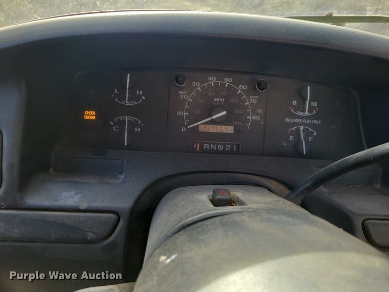 image for item NO9760 1992 Ford F150 pickup truck