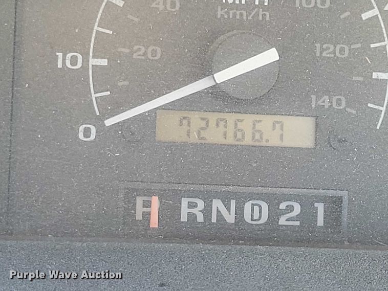 image for item NO9760 1992 Ford F150 pickup truck