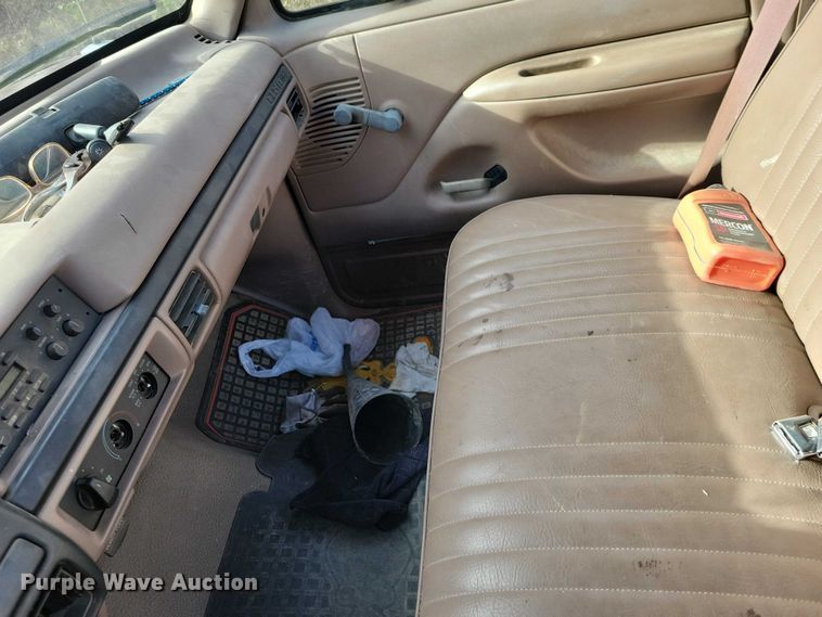 image for item NO9760 1992 Ford F150 pickup truck