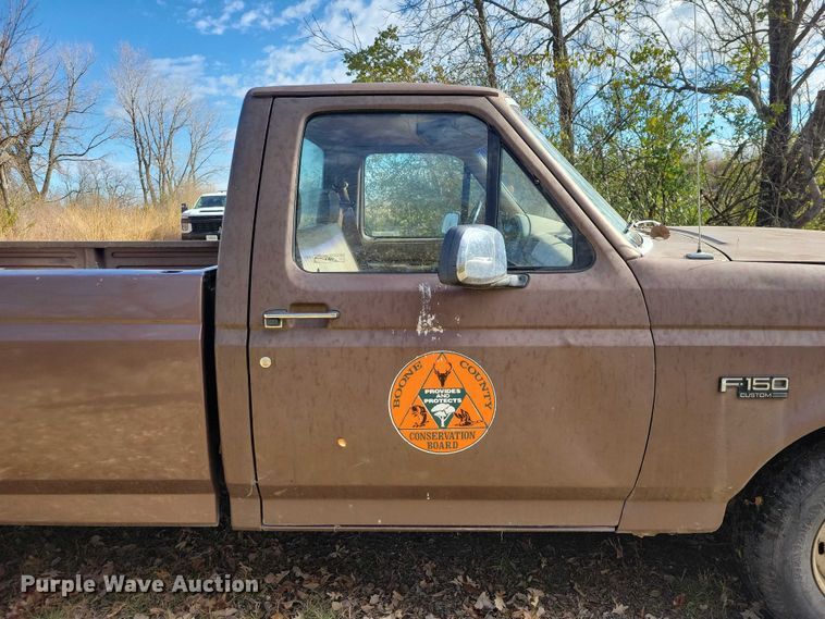 image for item NO9760 1992 Ford F150 pickup truck