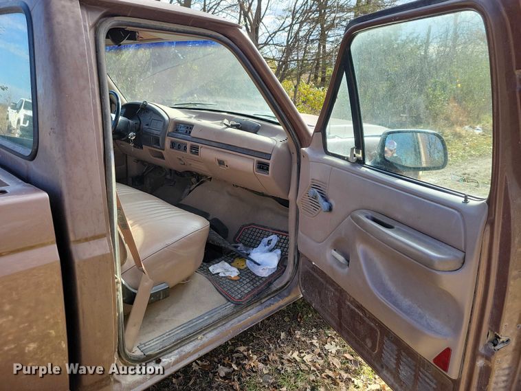 image for item NO9760 1992 Ford F150 pickup truck