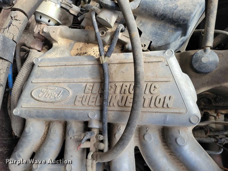 image for item NO9760 1992 Ford F150 pickup truck