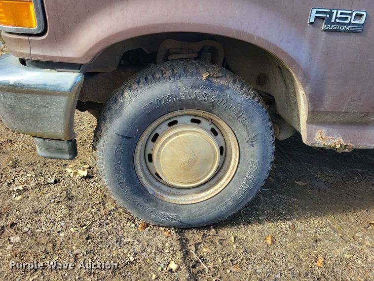 image for item NO9760 1992 Ford F150 pickup truck