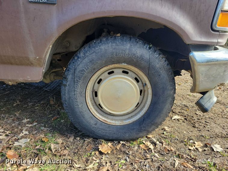 image for item NO9760 1992 Ford F150 pickup truck