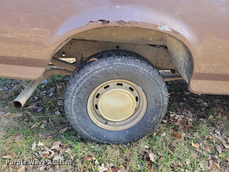 image for item NO9760 1992 Ford F150 pickup truck