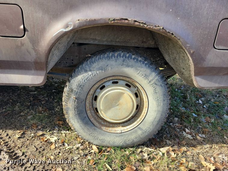 image for item NO9760 1992 Ford F150 pickup truck