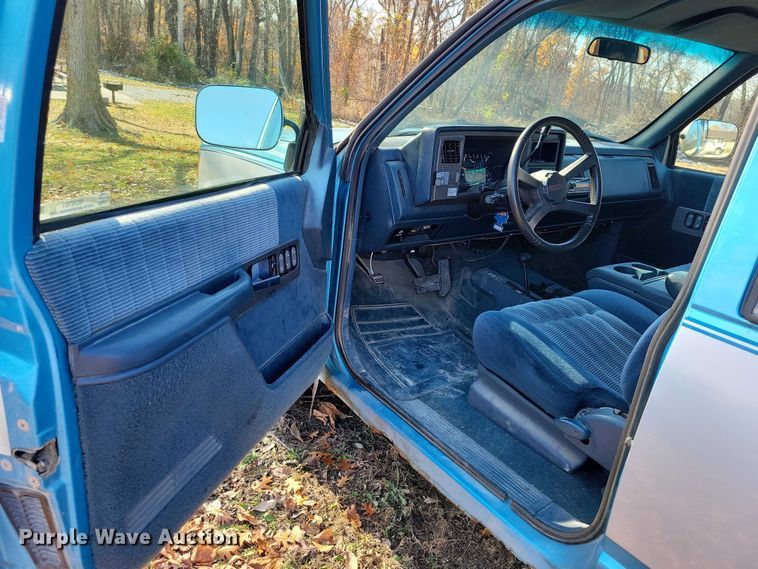 image for item NO9761 1994 Chevrolet K1500 Ext. Cab pickup truck