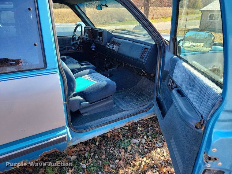 image for item NO9761 1994 Chevrolet K1500 Ext. Cab pickup truck