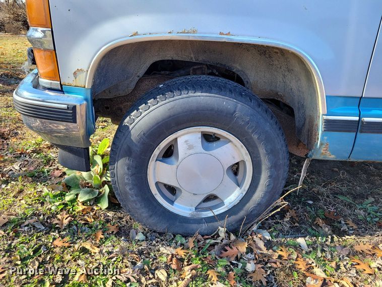 image for item NO9761 1994 Chevrolet K1500 Ext. Cab pickup truck