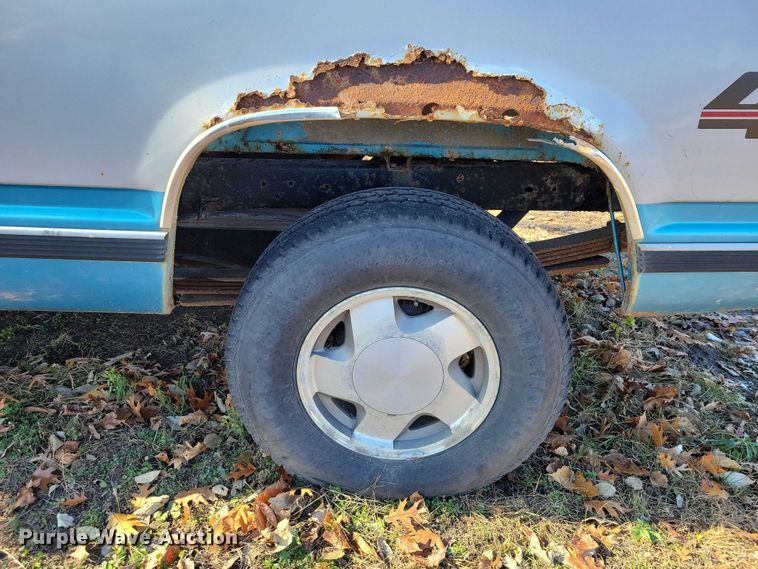 image for item NO9761 1994 Chevrolet K1500 Ext. Cab pickup truck