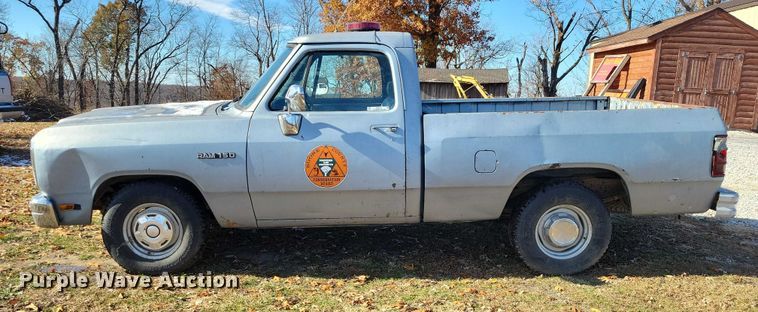 image for item NO9762 1991 Dodge D150 pickup truck