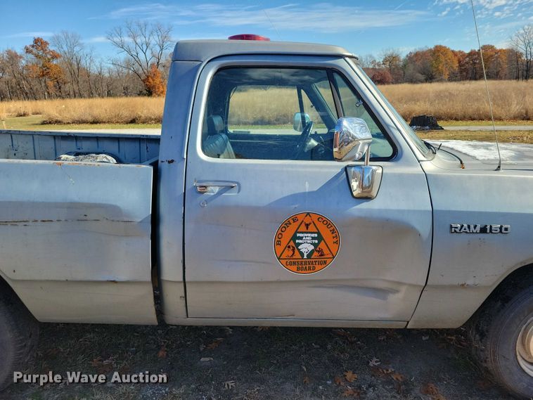 image for item NO9762 1991 Dodge D150 pickup truck