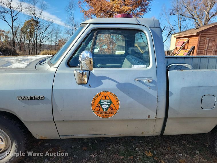 image for item NO9762 1991 Dodge D150 pickup truck