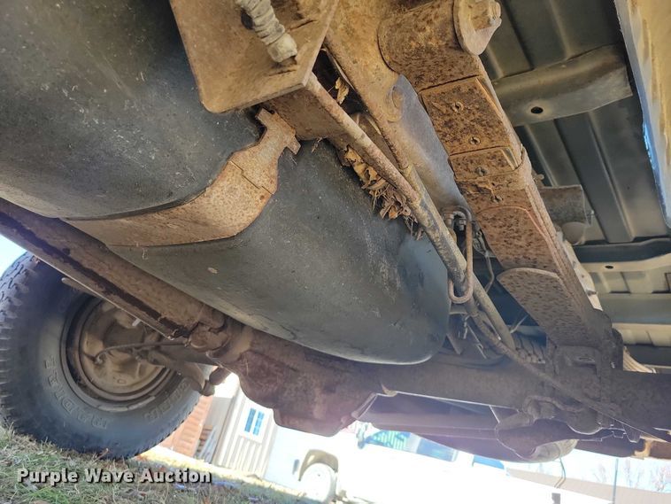 image for item NO9762 1991 Dodge D150 pickup truck