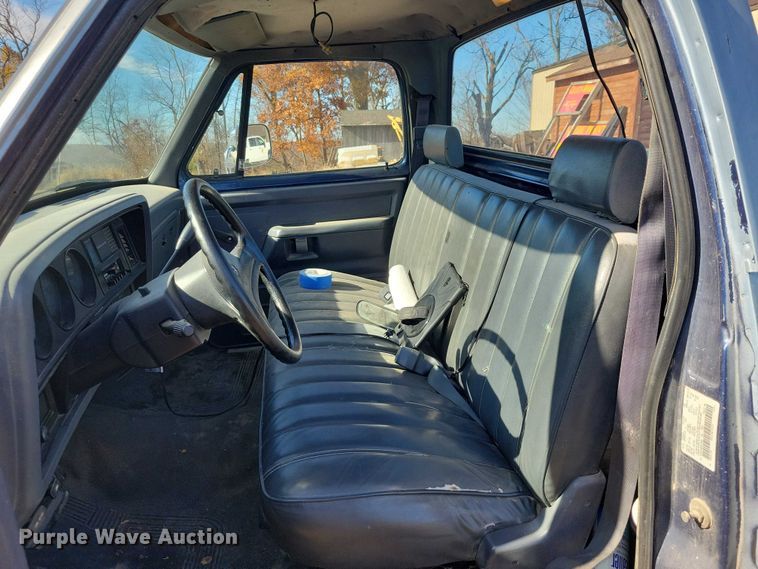 image for item NO9762 1991 Dodge D150 pickup truck