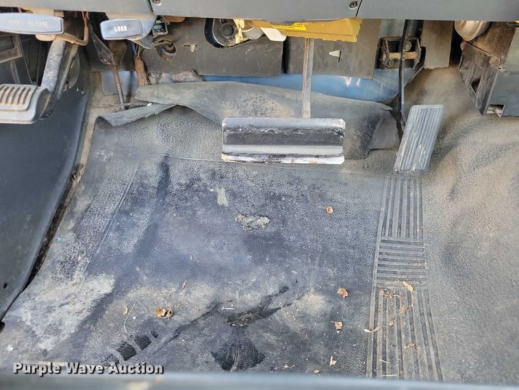 image for item NO9762 1991 Dodge D150 pickup truck