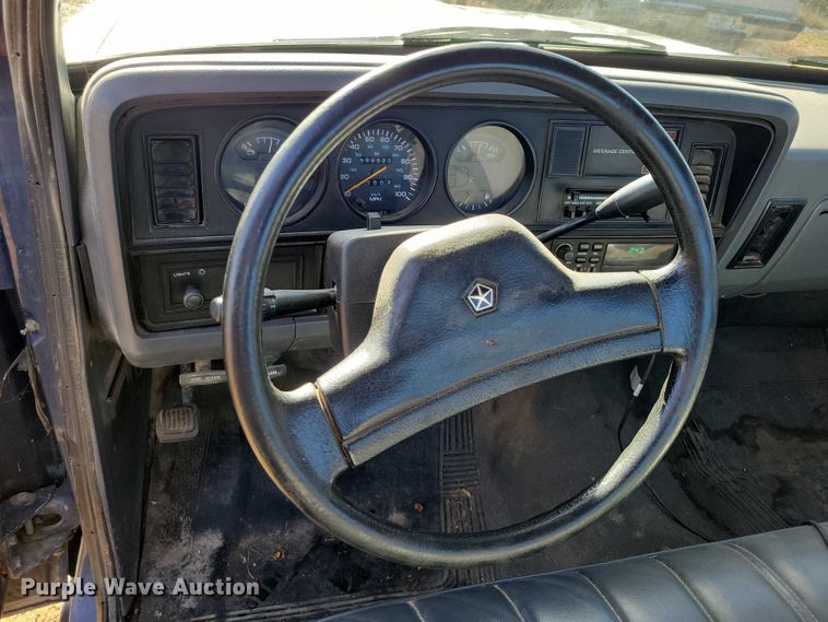 image for item NO9762 1991 Dodge D150 pickup truck