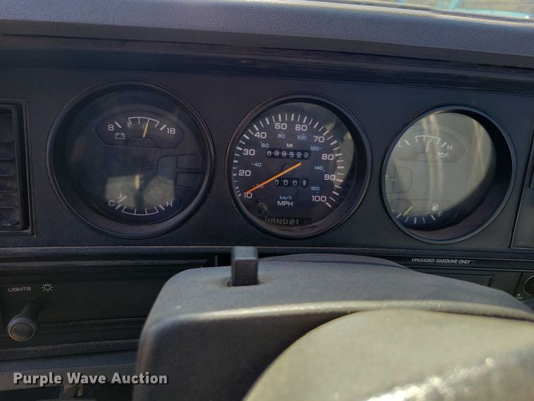 image for item NO9762 1991 Dodge D150 pickup truck